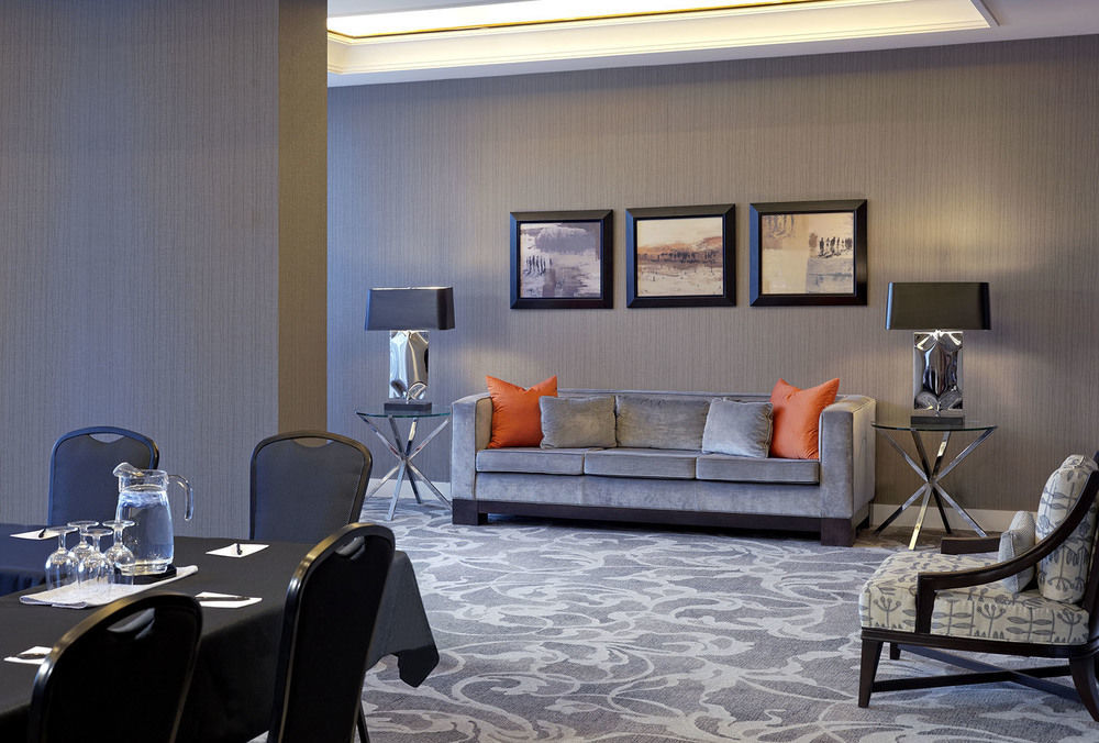 Cambridge Suites Toronto Exterior photo